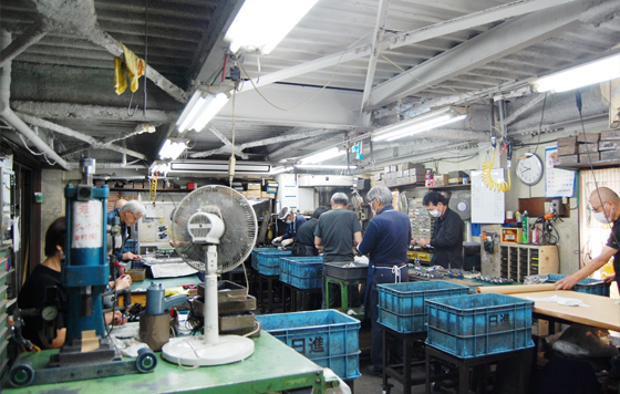 株式会社日進工機