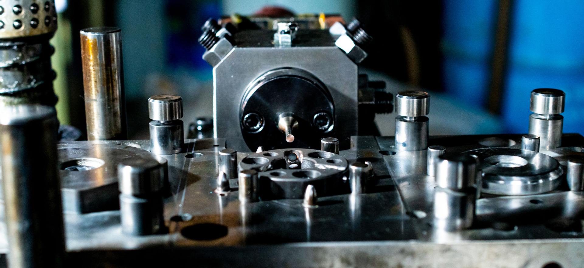 株式会社日進工機